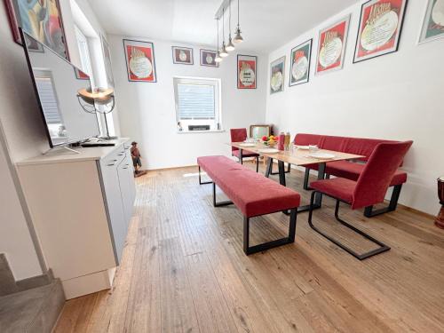 Hideout Villas, 3 Bedrooms, free parking, garden area, terrace