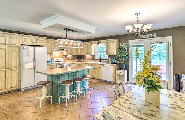 Higden Home w/Furnished Porch, Spacious Yard