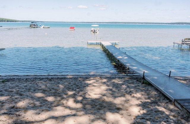 Higgins Lake - One Of A Kind Lakefront Lodge!
