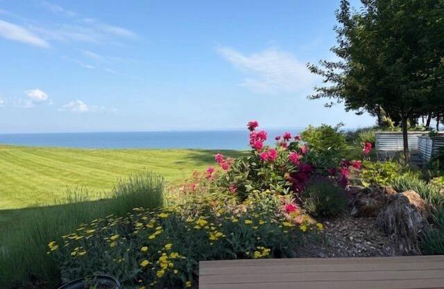 High Bluffs Haven: 5 BR, 4.5 BA in Leland, Sleeps 8