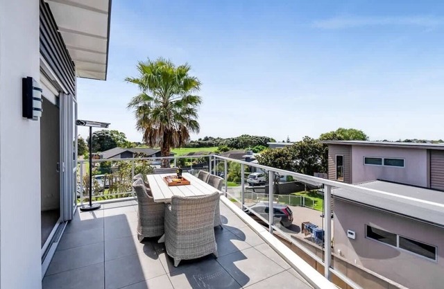 High-End Holiday Home in New Plymouth