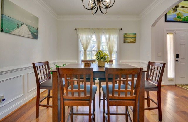 High Point Vacation Rental w/Private Deck!
