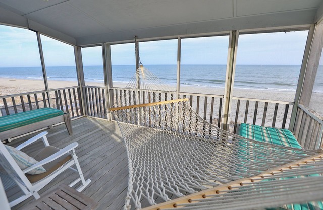 High Tide - Beachfront Home in "Arrogantly Shabby" Pawleys Island, SC