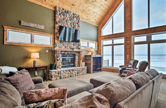 Hike and Ski! Family-Friendly Lake Mitchell Oasis