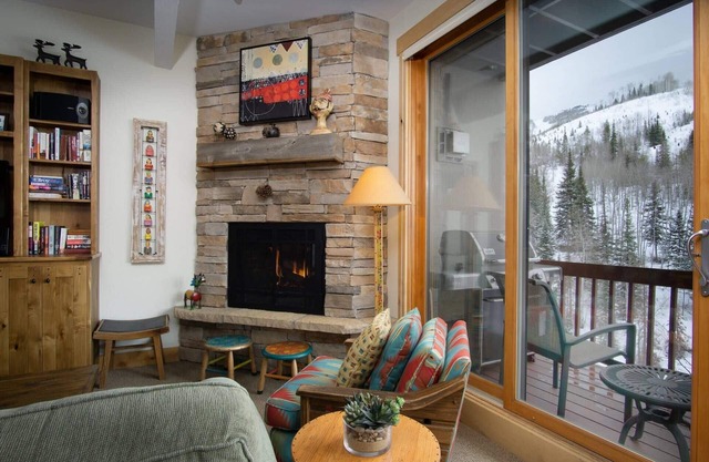 Hike or Bike In/Out TH w/Slope Views-Pool-HotTub-Gym-Tennis-W/D in Unit-Decks-Weekly/Monthly Deals!