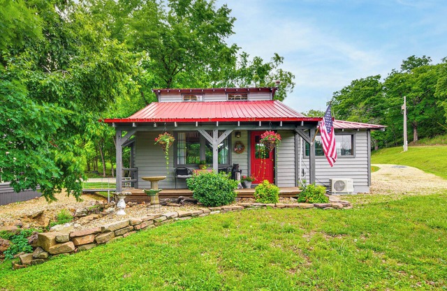 Hike, Swim & Fish: Lakefront Cabin in Roach!