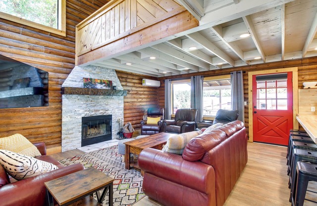 Hike & Unwind Fireside: Peaceful Pinedale Cabin!