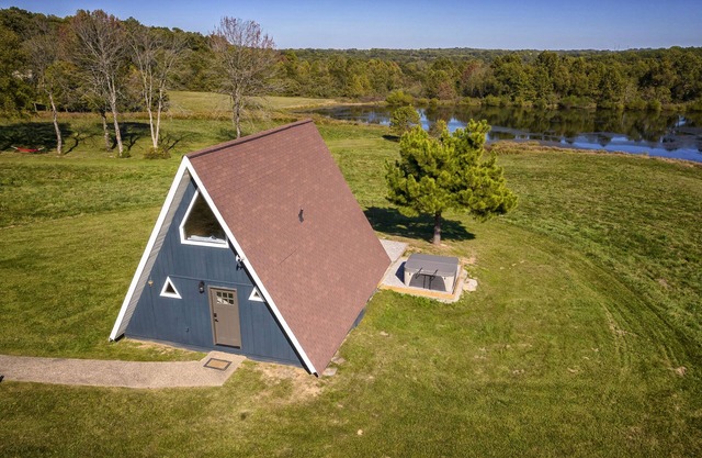 Hike, Wine, Dine, then HOT TUB under the stars!