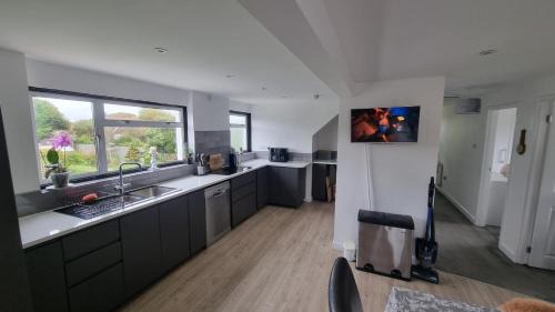 Hill Head - Large cottage with sea views - 5 bed, slp 10