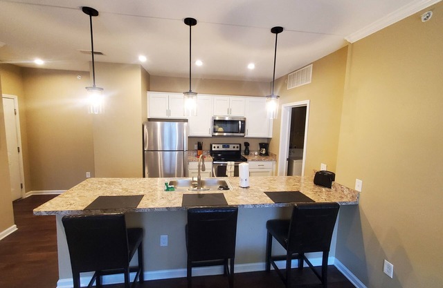 Hillard/Dublin large apartment, furnished!