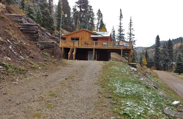 Hillside Haven - Upper Valley - Pet Friendly - WiFi - Wood Burning Stove - Large