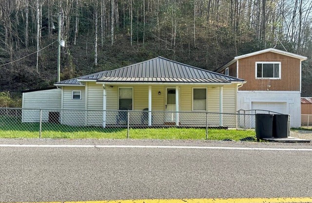 Hillside Hideaway 2 - A Hatfield McCoy Rider Retreat