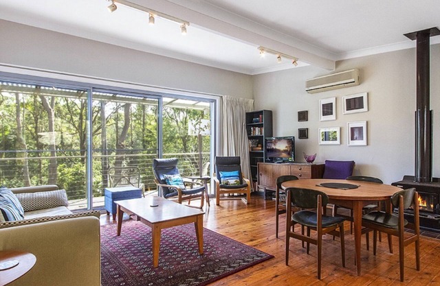 Hillside Hideaway - WIFI & Pet Friendly