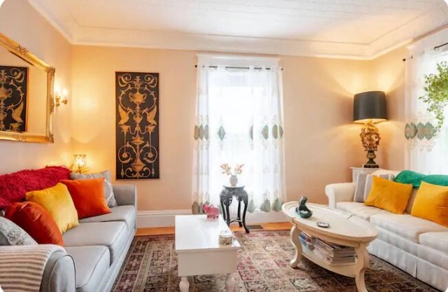 Hilltop 5BR Retreat, 3 showers, BBQ, Fire Pit, Decks & Space to Gather