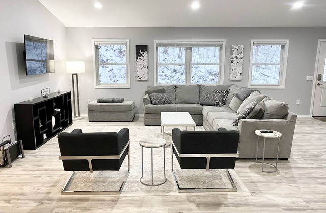 Hilltop Haven Down the Street from Glen Lake with lake access