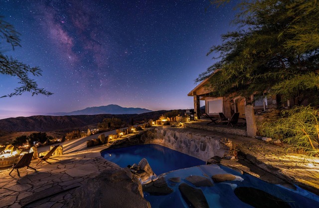 Hilltop Haven: Majestic Views & Tranquil Pool