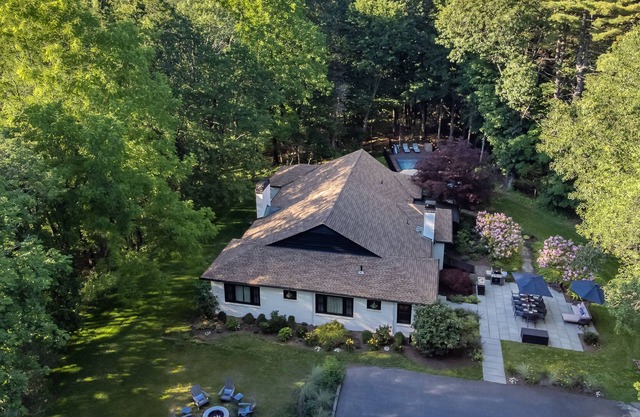 Hilltop Hideaway w/pool & EV Charger in a private wooded setting
