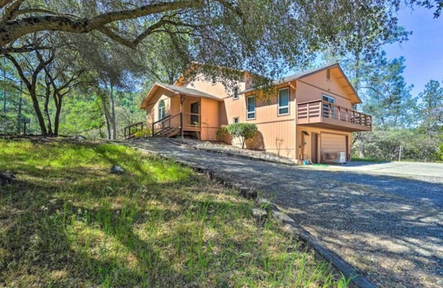 Hilltop Villa with Panoramic Views.n