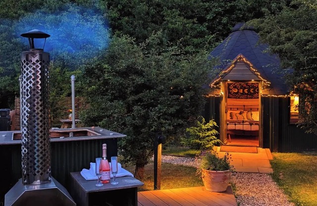 Hilly Hideaway — Unique Countryside Retreat with Hot Tub & firepit