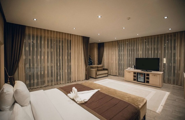 Hilly Hotel
