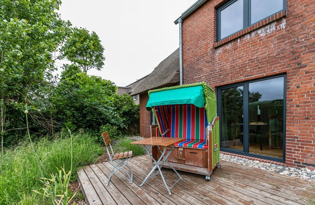 ‘Himmelblaue Schönheit’ is a generously proportioned holiday flat for two people on the ground floor