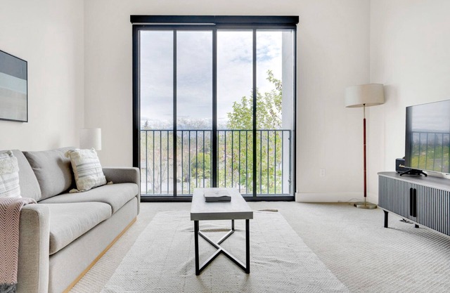 Hip Santana Row 1BR w/Pool & Gym, 10 mins to Google, by Blueground