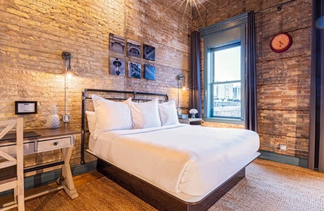 Hip Urban Loft-Small Town Charm -124 LOFTS #4