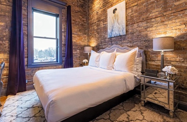 Hip Urban Loft - Small Town Charm -124 LOFTS #3