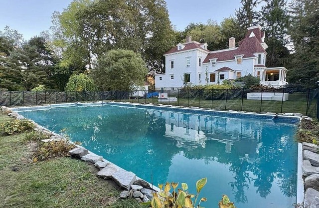 Historic 1850s 6BR-3BA Private Retreat in Cheshire