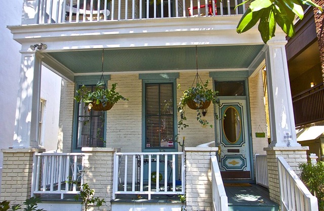 Historic 1882 Home ~ Sleeps 12 ~ In The Heart Of Downtown Charleston