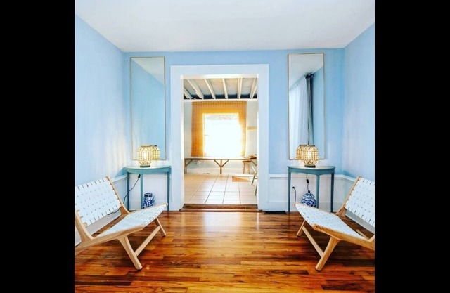 Historic 2 story dreamy house in parklike downtown
