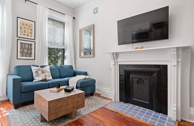 Historic 3-Bed Brownstone, near Trains