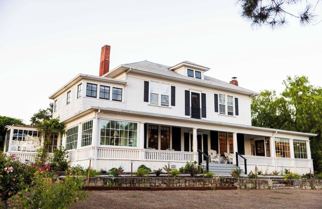 Historic 5 Bed Farmhouse Retreat in Sonoma Hills
