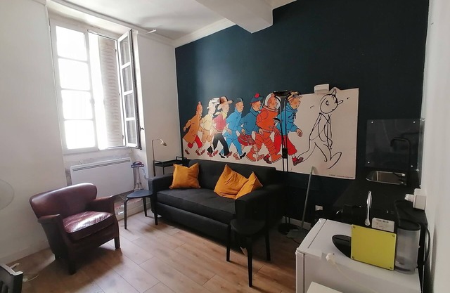 Historic Apartment in Pedestrian Town Centre