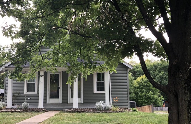 Historic Bardstown Cottage