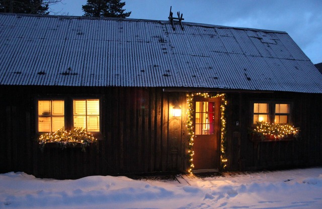 Historic Cabin! Downtown! 2 Blocks to Main St. Walk to everything!