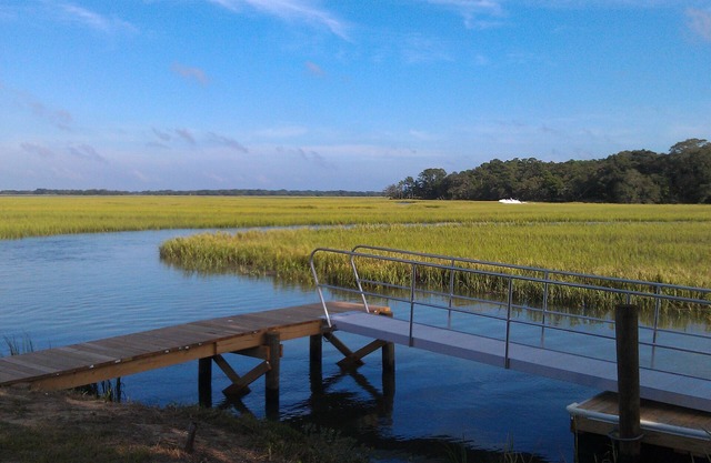 Historic Charleston Waterfront Hut Homestead Close to Downtown & Kiawah/Folly
