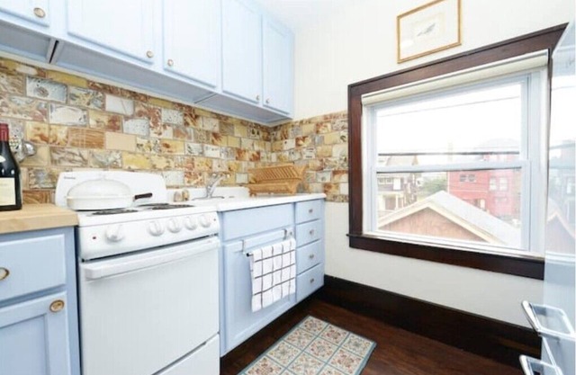 Historic "Chauffeurs Quarters" Tiny House by Midtown, on Studebaker Estaten