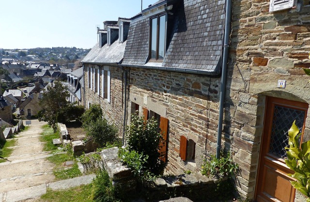 Historic district house - Côte de Granit Rose