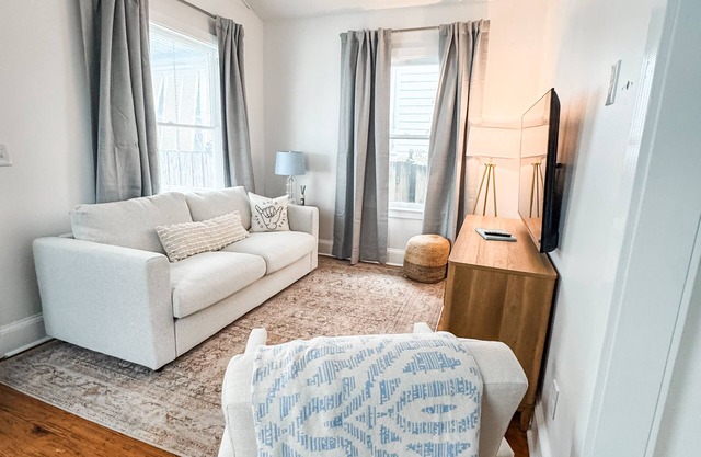 Historic District, Pets OK, Free Parking, Porch