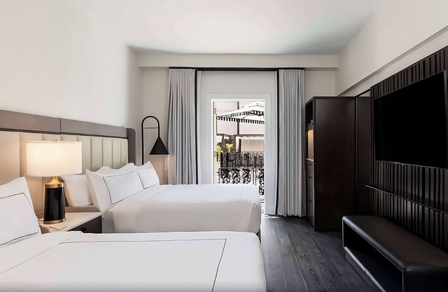 Historic Elegance Meets Modern Comfort in Charleston! Pets Allowed, Outdoor Pool