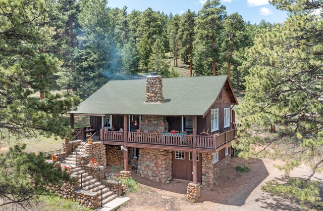 Historic Griggs Cottage Built 1914, Sleeps 10, YMCA Pool & Stables, 3 mi to RMNP
