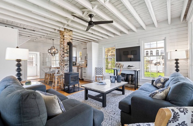 Historic Hill Street Home - Heart of Fish Creek!