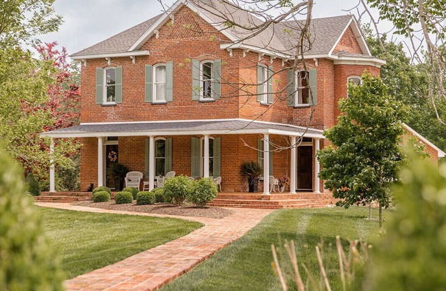 Historic Home, Modern & Charming Decor, Wine Trail, Private Rental