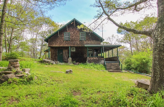 Historic Home with Large Deck, Free WiFi, Washer/Dryer - Near Beach and Downtown