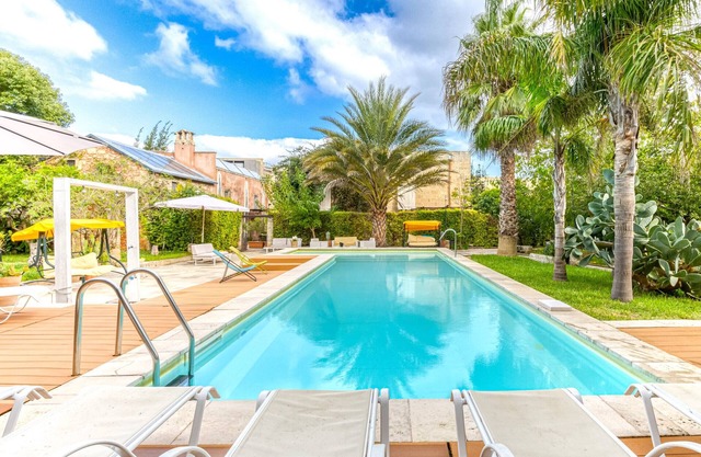 Historic house with pool and Mediterranean park (A)