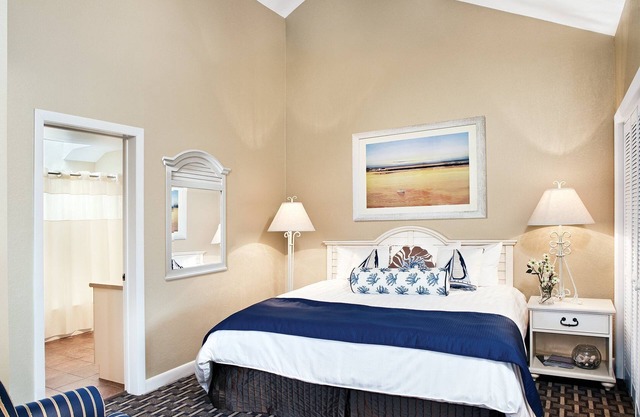 Historic Island Retreat - Newport Overlook Resort