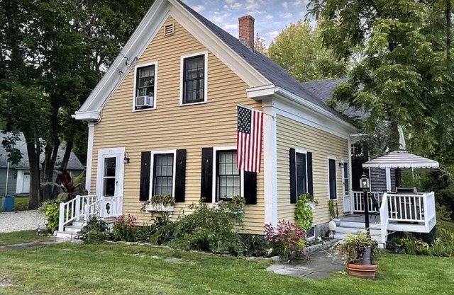 Historic Kennebunkport home only 0.3 miles to Dock Square