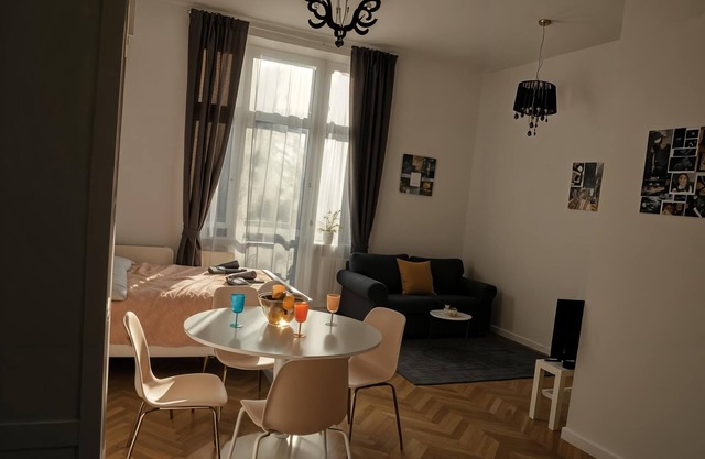 Historic Krakow Studio: Balcony, Kitchenette & Walk to Attractions