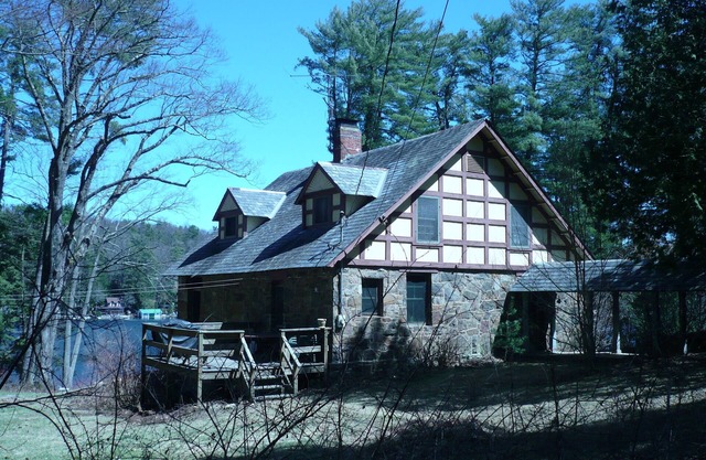 Historic Lakefront Stone Cottage with 40 foot Dock, Lovely Views